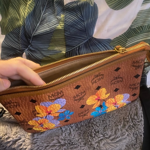 MCM •Rare• Viestos Floral Print Cognac Bag - Picture 4 of 5